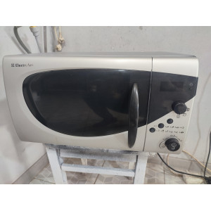 Микроволновая печь Electrolux EMS2140S. Photo 3